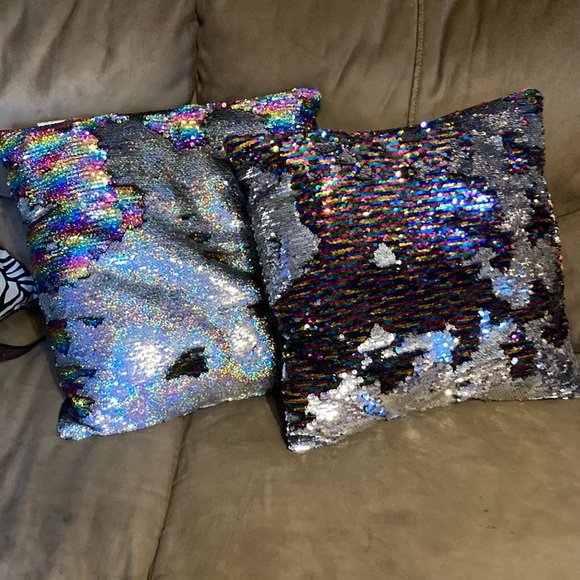 Pillows - Picture 1 of 7